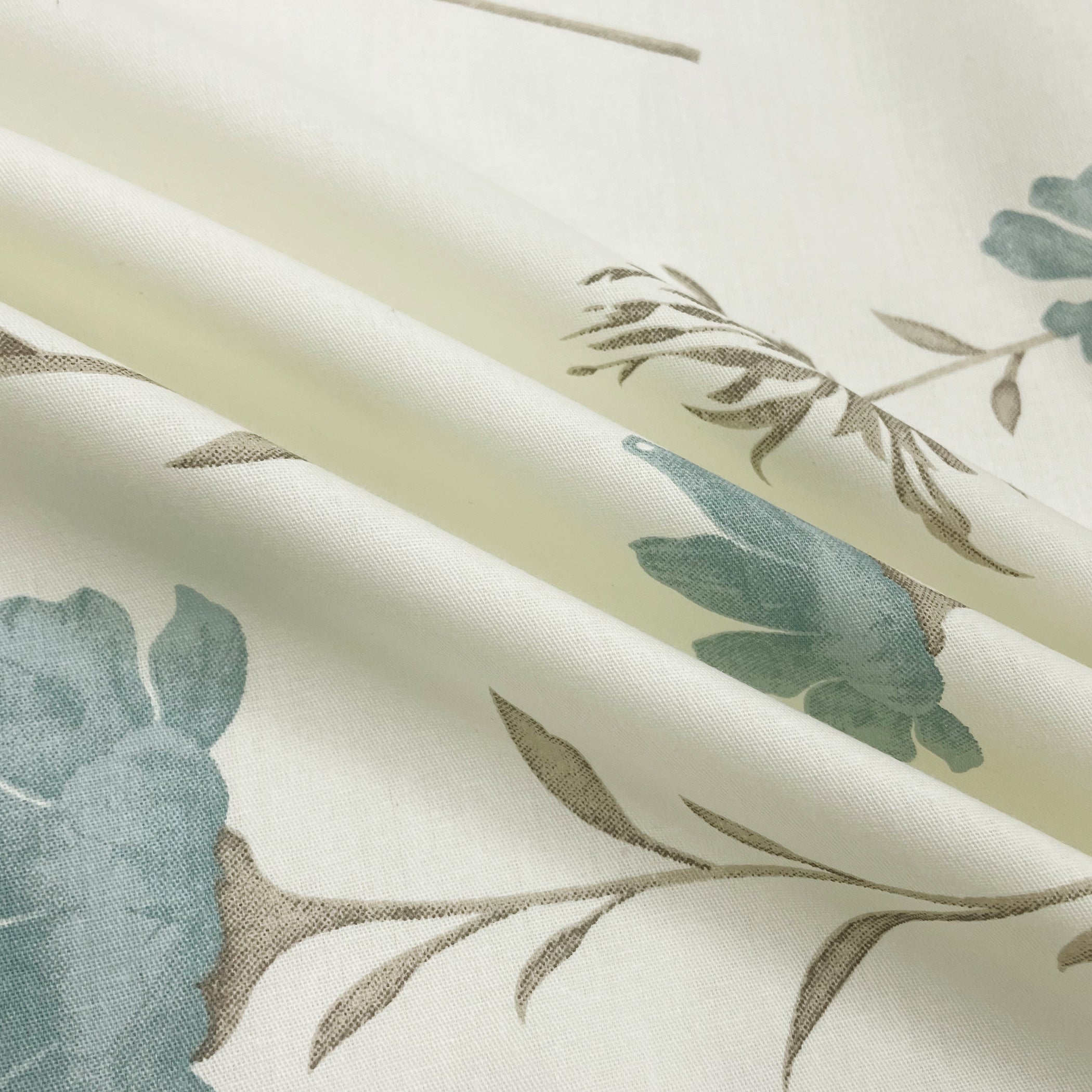 Wildflower Meadow 210 TC Pure Cotton Super King Bedsheet With 2 Pillow Covers ( 108x108 Inches )