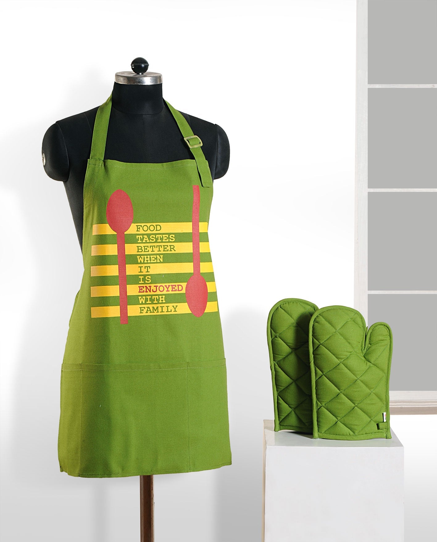 Printed Cotton Kitchen Apron with Matching Oven Gloves - Green Family Quote Design