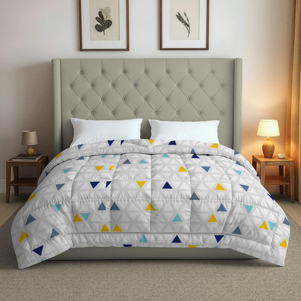 White & Yellow Geometric Microfiber Lightweight 150 GSM Comforter