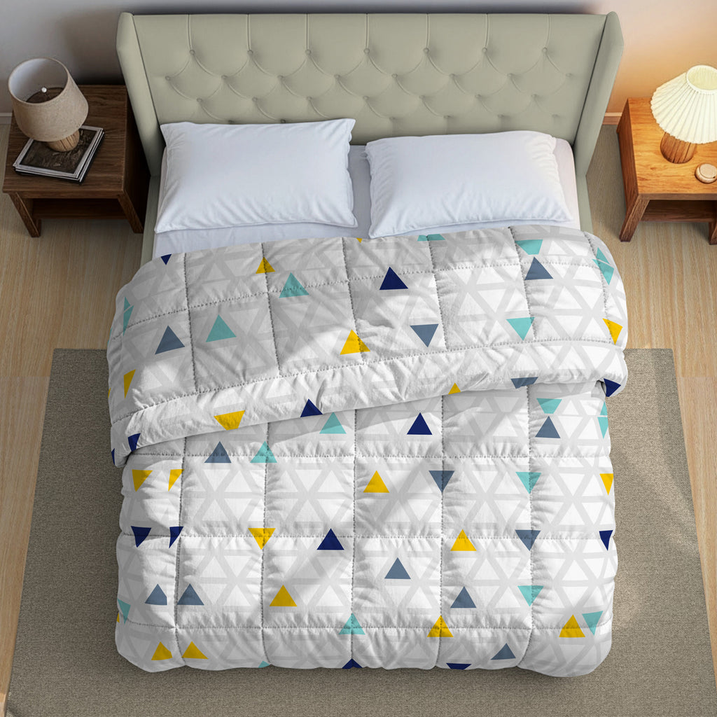 White & Yellow Geometric Microfiber Lightweight 150 GSM Comforter