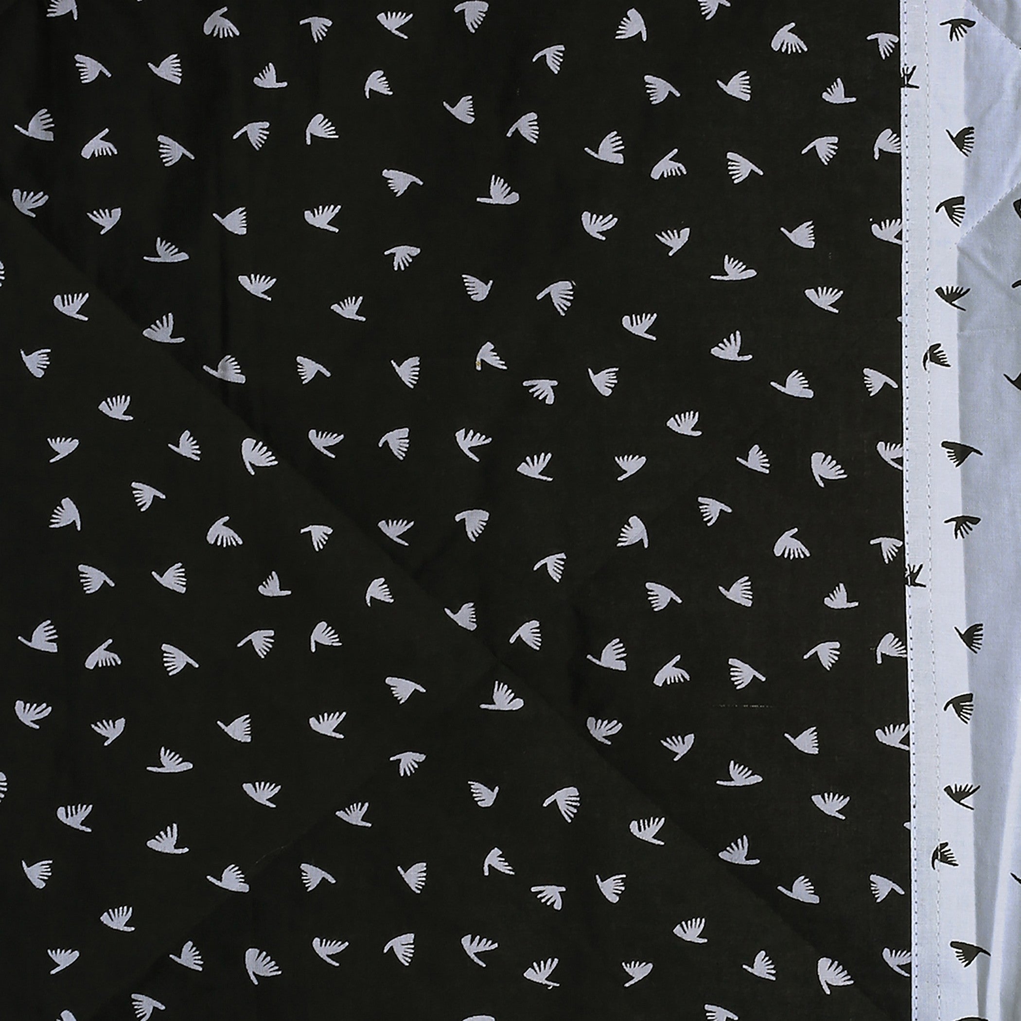 Elegant Cotton Motif Black Single AC Quilt