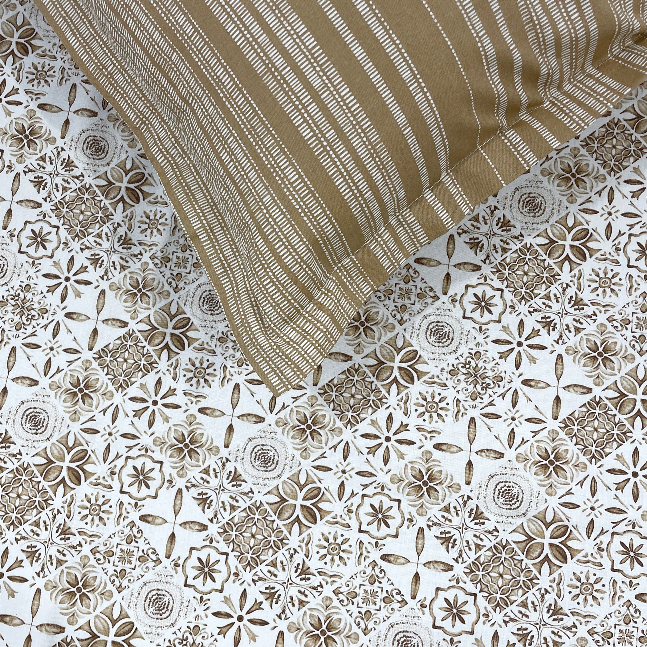 Golden Mosaic - 210TC Pure Cotton Queen Fitted Bedsheet (60x73x10 Inches)