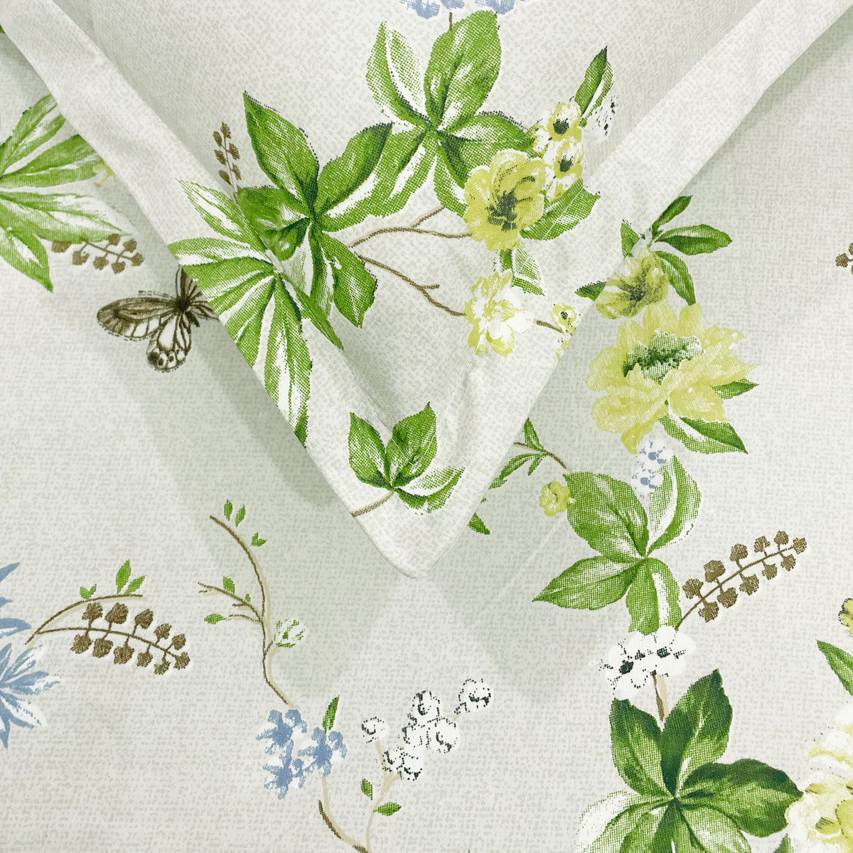 Floral Print Green 200 TC Double Queen Bedsheet With 2 Pillow Covers (90x100 Inches)