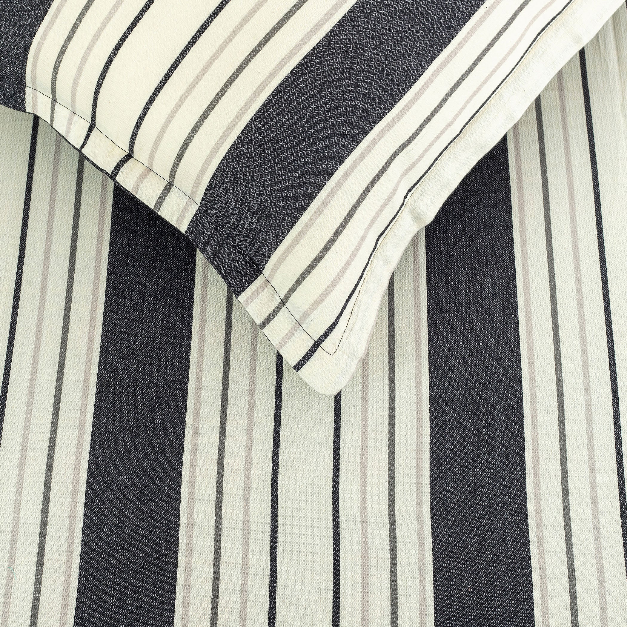 Monochrome Elegance - Yarn-Dyed Striped Double King (90x108 Inches)