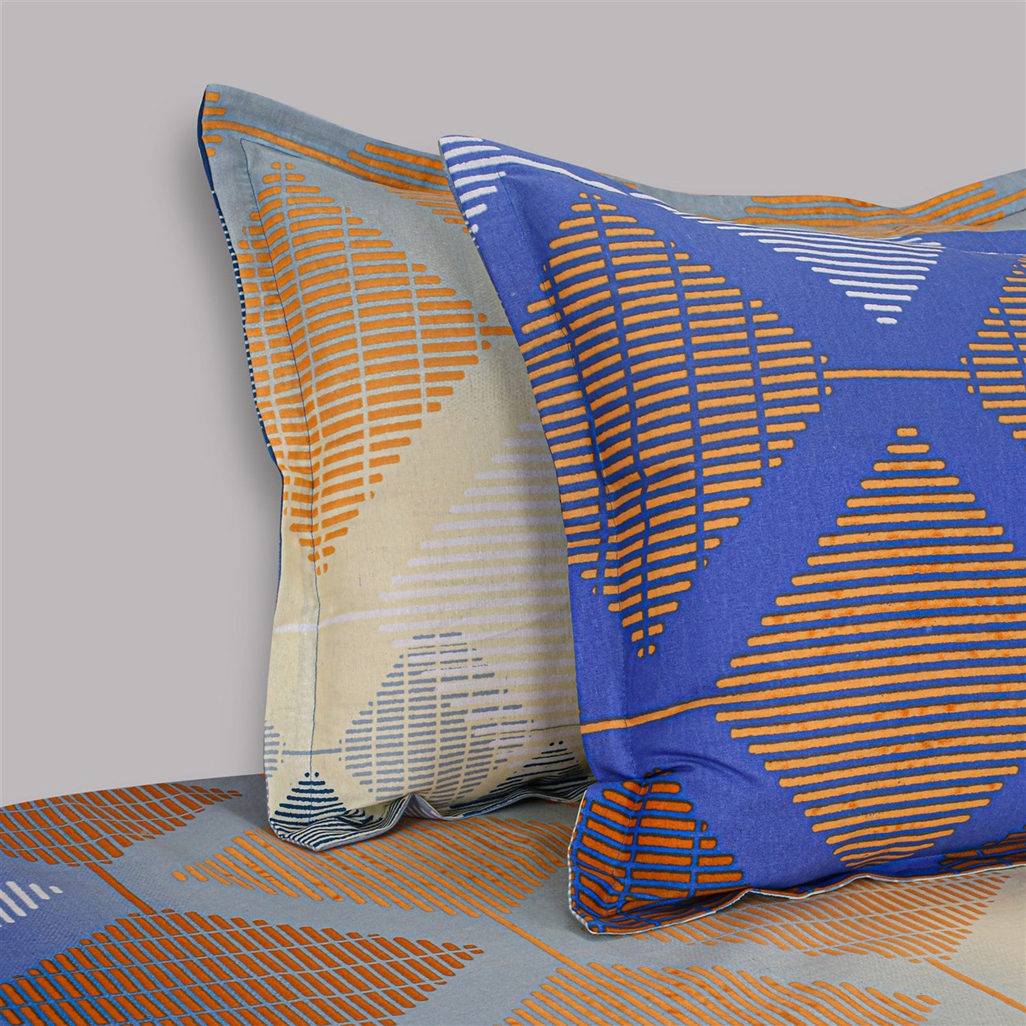 Blue & Beige Geometric King Fitted Bedsheet with 2 Pillow Covers 144TC (72x78x10 inches)