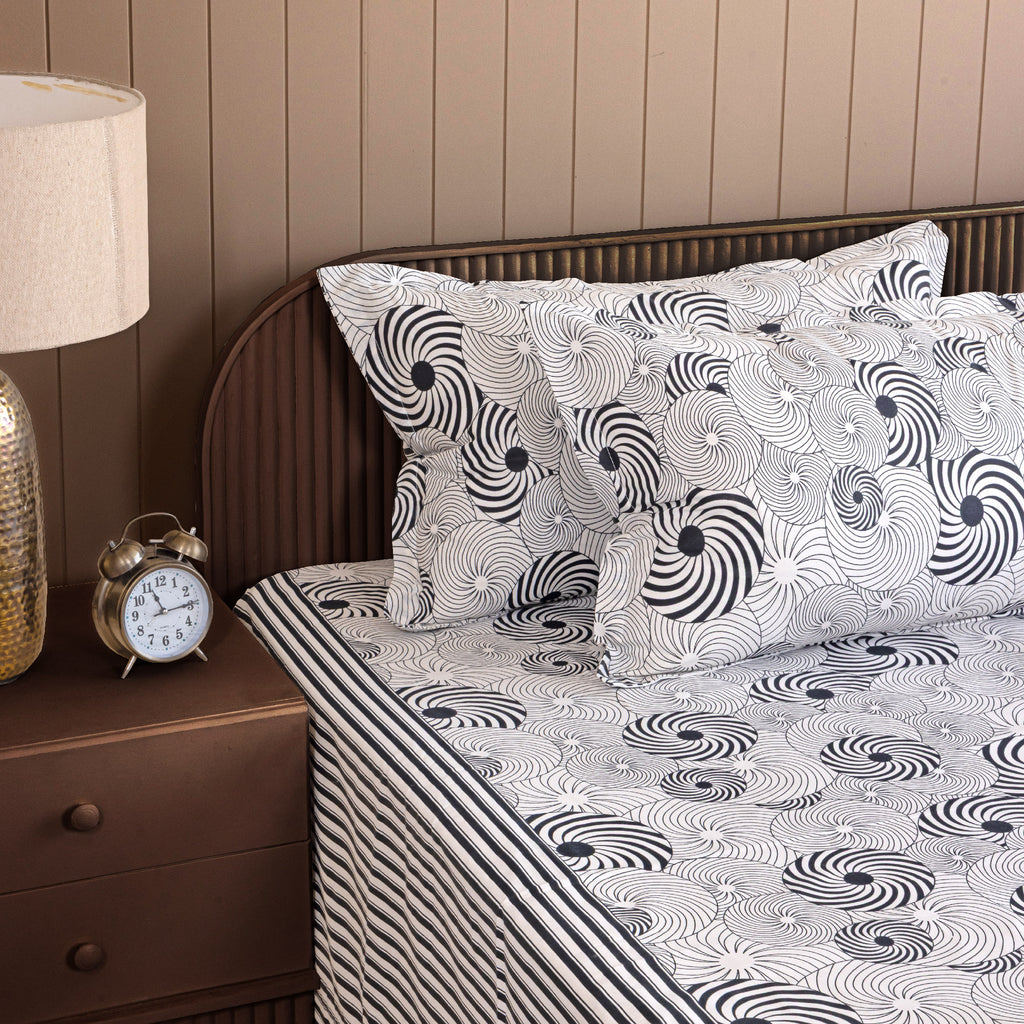 Black & White Abstract Spiral Print Pure Cotton 160 TC Double Queen Bedsheet with 2 Pillow Covers (90*100 Inches)