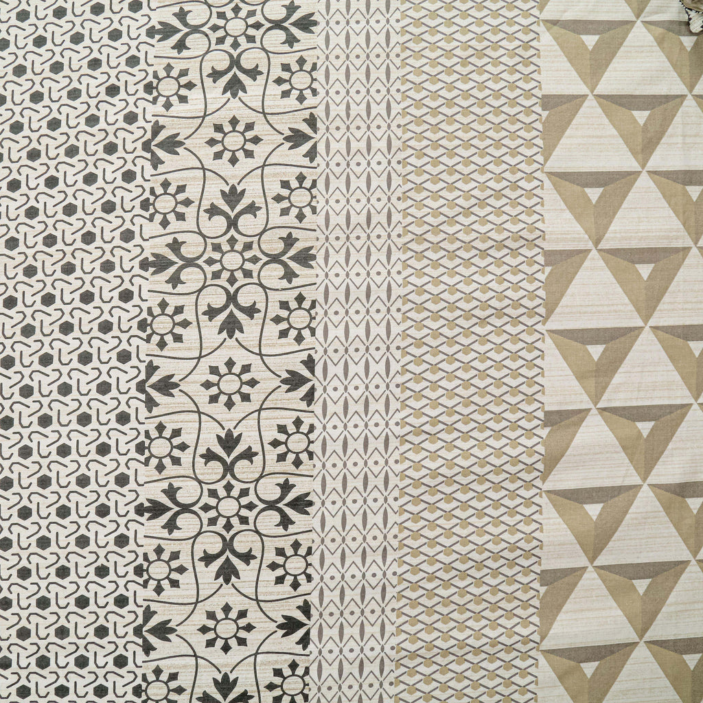 Ivory & Grey Geometric Pure Cotton 210 TC Super King Bedsheet with 2 Pillow Covers (108x108 Inches)