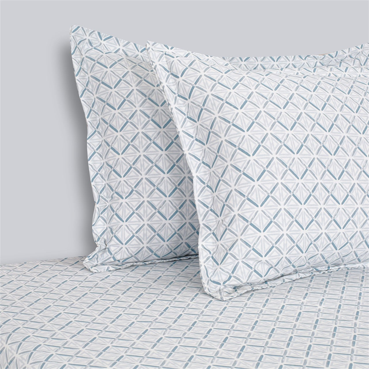 Sky Blue Zig-Lines Super King Bedsheet with 2 Pillow Covers 200TC (108x108 inches)