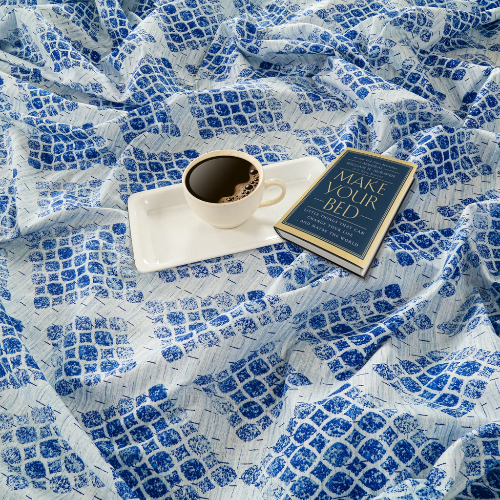 Blue Geometric Print Pure Cotton 160 TC Super King Bedsheet with 2 Pillow Covers (108x108 Inches)