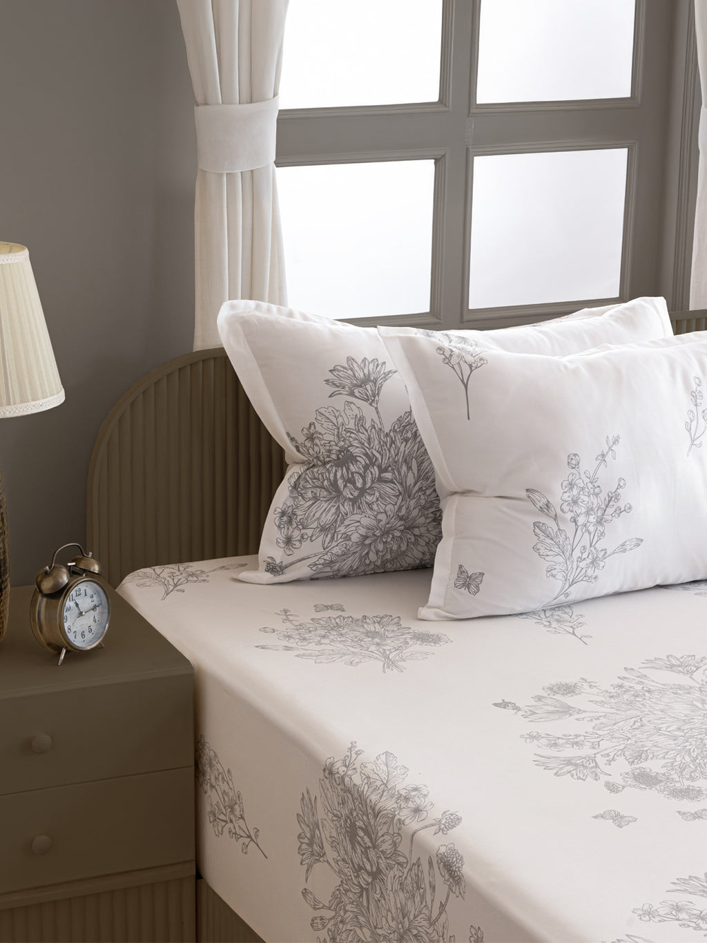 White Floral Printed 250 TC Cotton Super King Bedsheet with Matching 2 Pillow Covers (108x108 Inches)