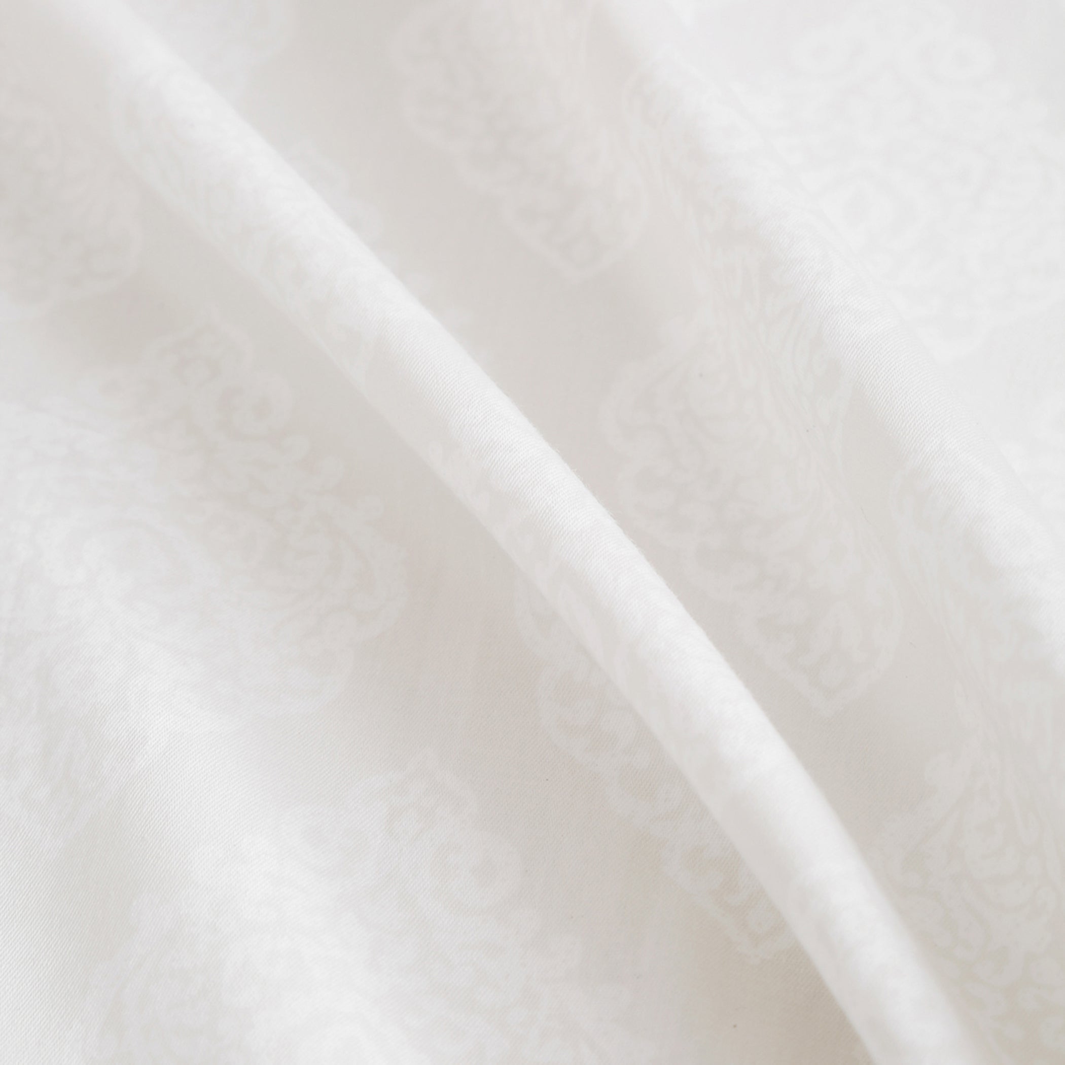 Soft Mist Diamond Cotton Super King Bedsheet with 2 Pillow Covers 250TC - Subtle Pastel White (108x108 inches)
