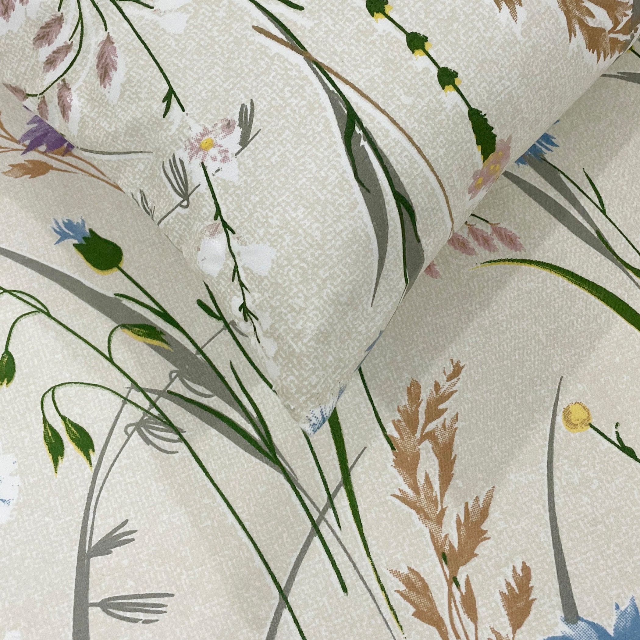 Meadow Whisper Ivory 200 TC Blended Cotton Bedsheet Set with Pillow Cover
