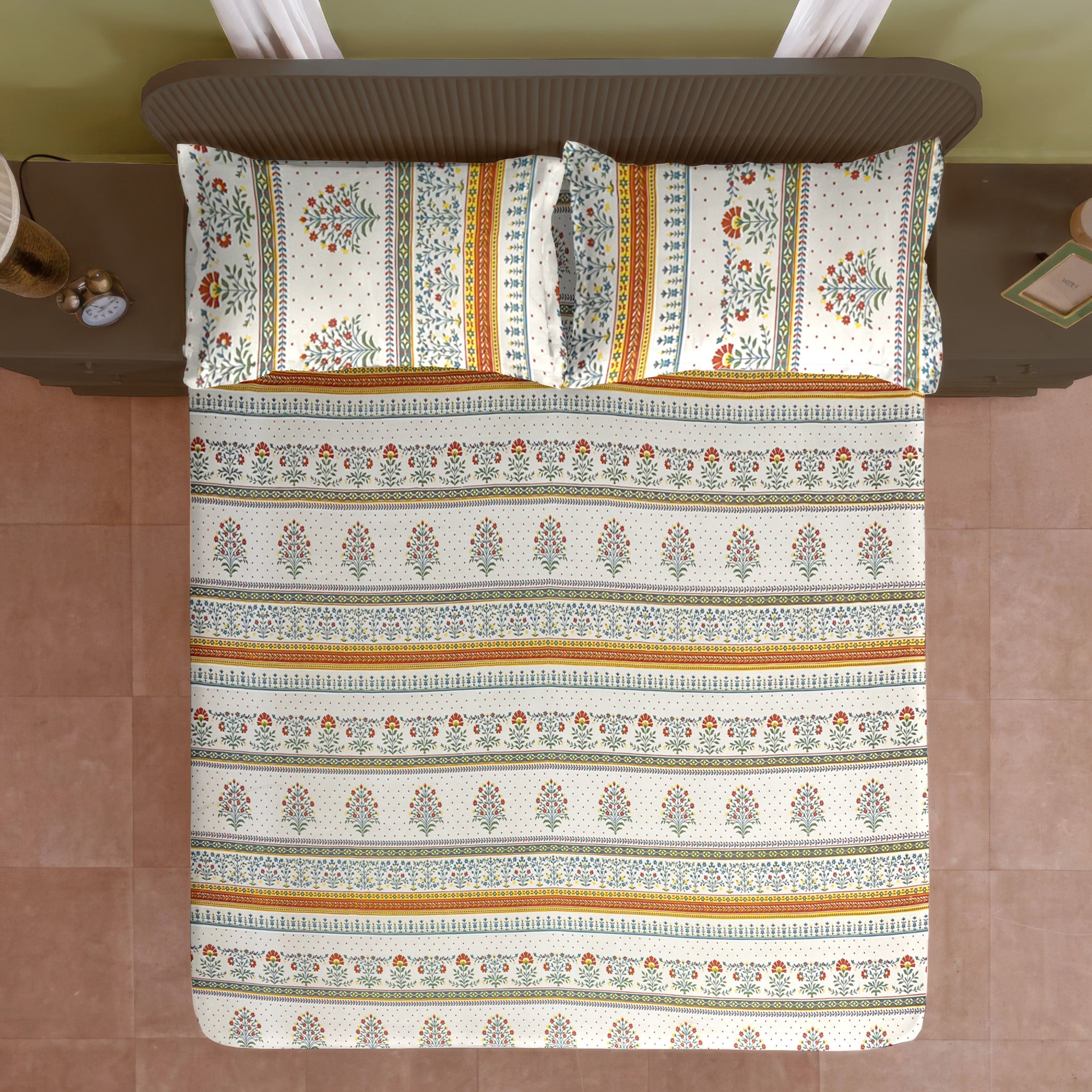 Heritage Blossom Ivory 200 TC Blended Cotton Bedsheet Set with Pillow Cover