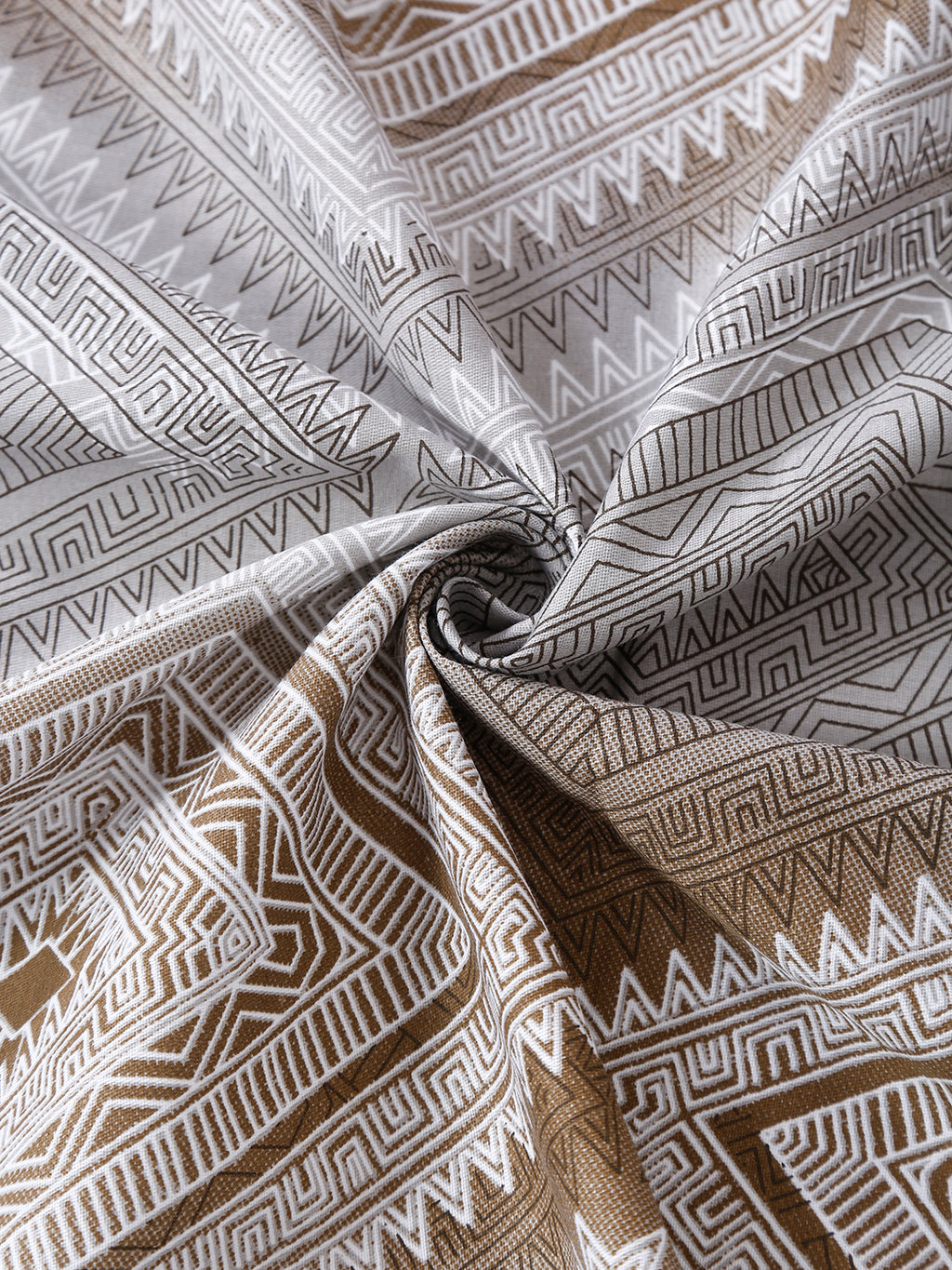 Elegant Grey Diamond Geometric Pure Cotton 210 TC King Fitted Bedsheet with 2 Pillow Covers (72x78x10 Inches)