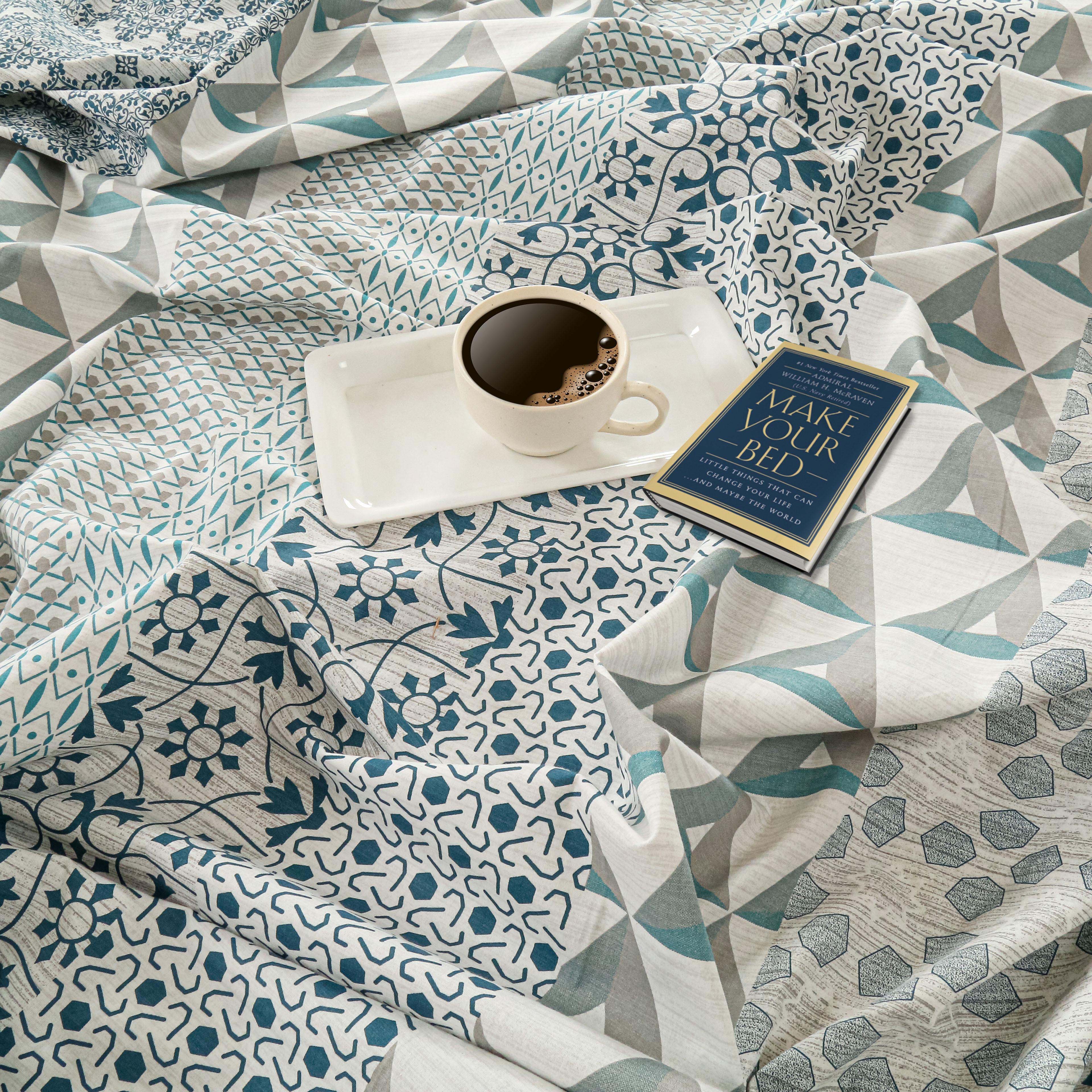Teal & Grey Geometric Pure Cotton 210 TC King Fitted Bedsheet with 2 Pillow Covers (72x78x10 Inches)
