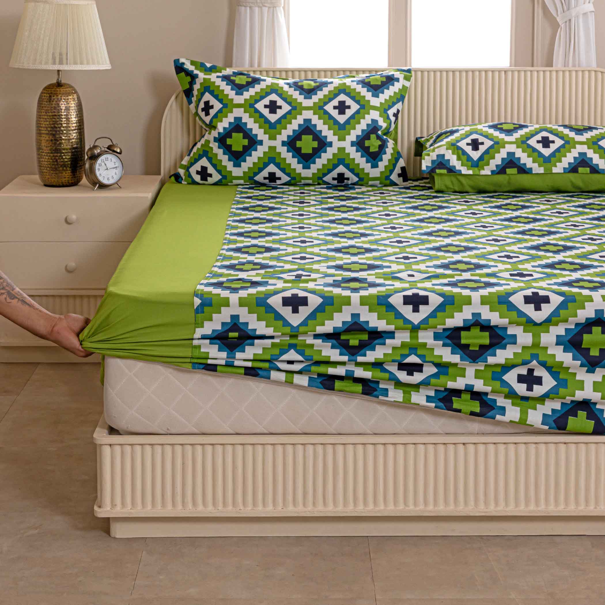 Symmetry in Spring - 200TC Vibrant Green Cotton King Fitted Bedsheet (72x78x10 Inches)