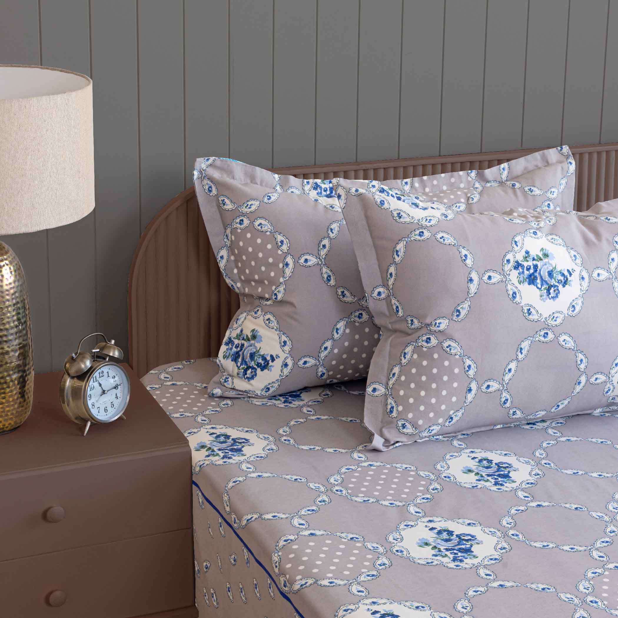 Misty Manor Paisley - European Grace 144TC Roto Cotton Queen Fitted Bedsheet (60x73x10 Inches)