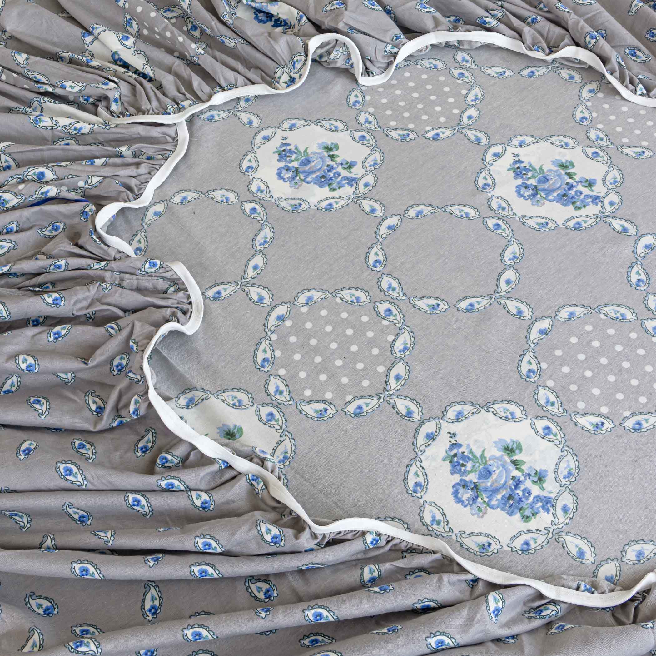 Misty Manor Paisley - European Grace 144TC Roto Cotton King Fitted Bedsheet (72x78x10 Inches)