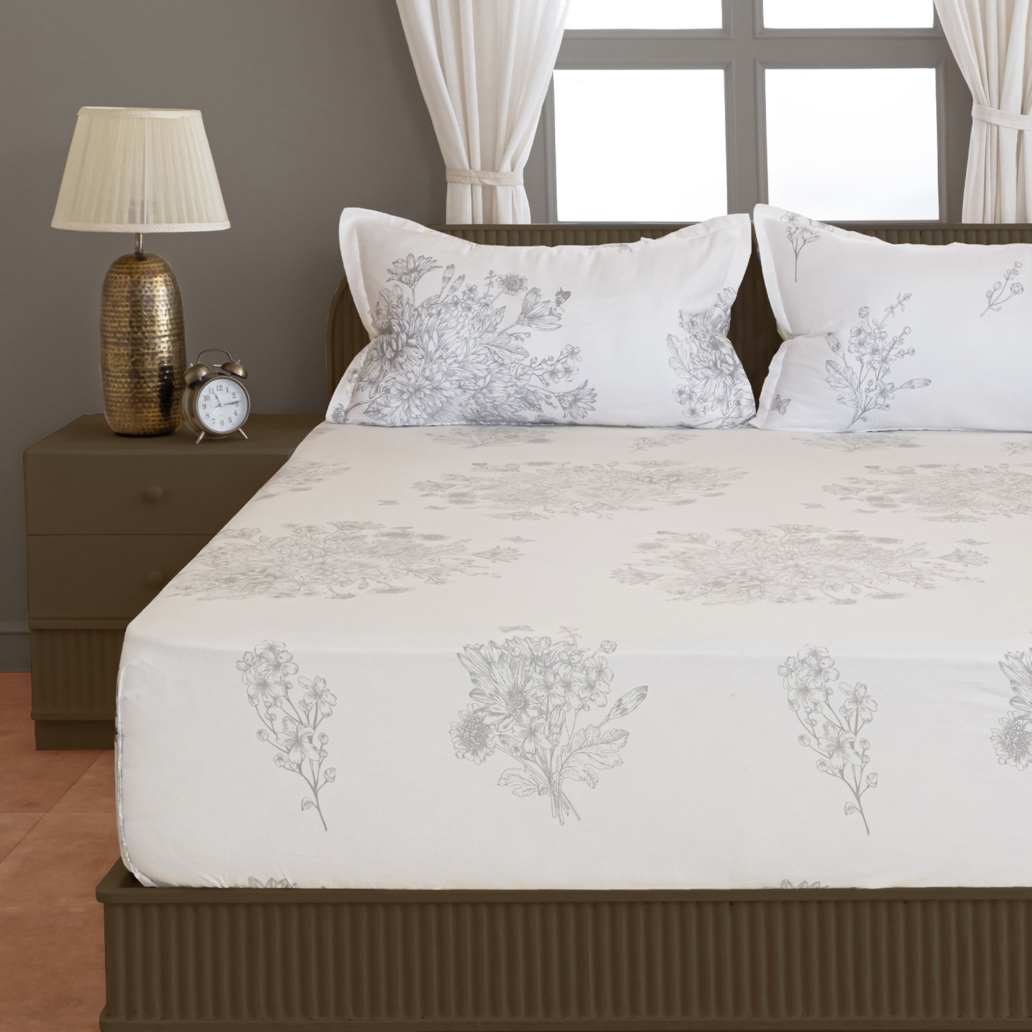 White Floral Printed 250 TC Cotton Queen Fitted Bedsheet with Matching 2 Pillow Covers (60x73x10 Inches)