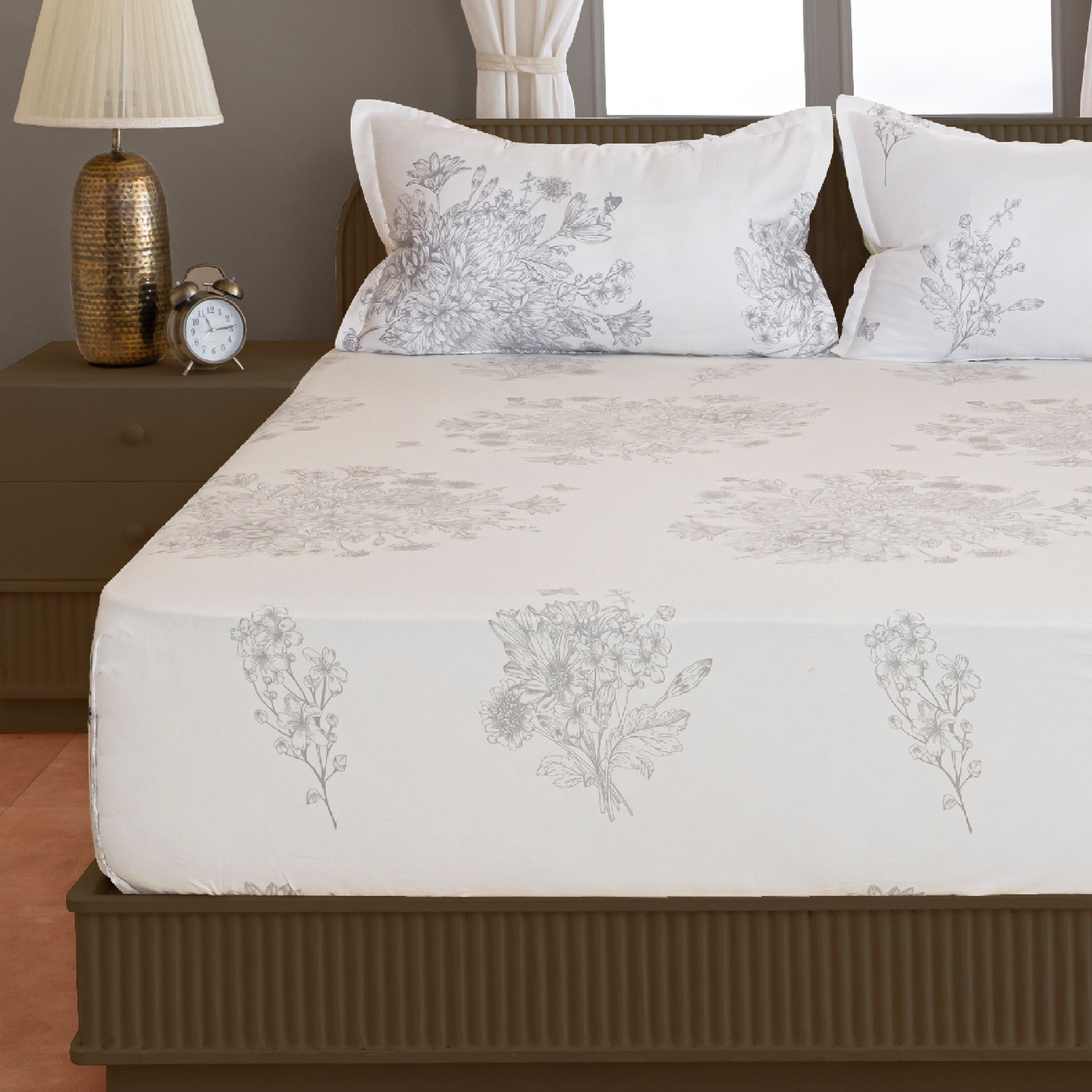 White Floral Printed 250 TC Cotton Queen Fitted Bedsheet with Matching 2 Pillow Covers (60x73x10 Inches)