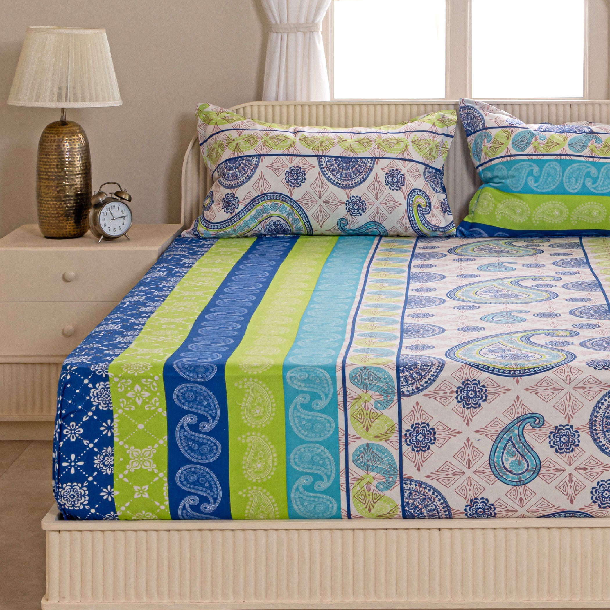 Tropical Paisley Stripe 120 TC Pure Cotton Bedsheet Set with Pillow Cover