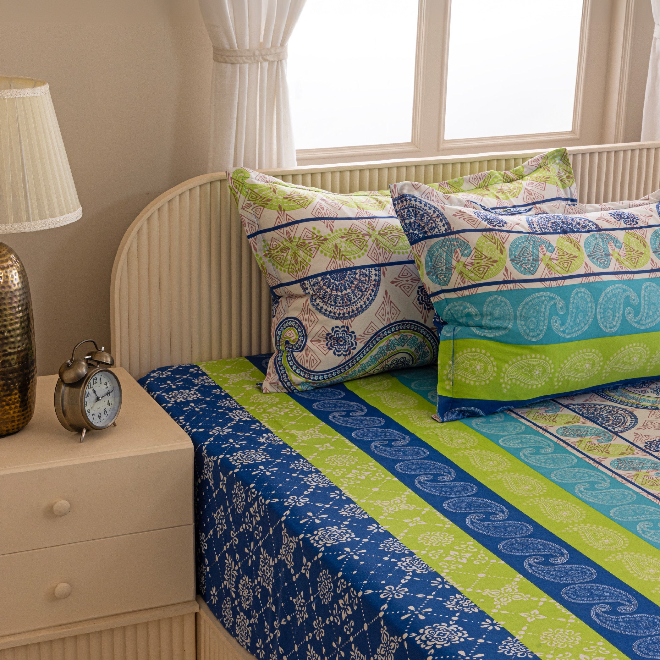 Tropical Paisley Stripe 120 TC Pure Cotton Bedsheet Set with Pillow Cover