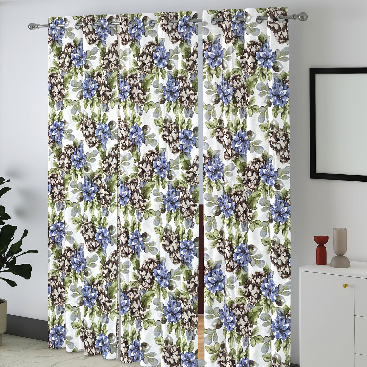 Ivory Lavender Floral Garden 330 GSM Polyester 90% Blackout Eyelet Curtain