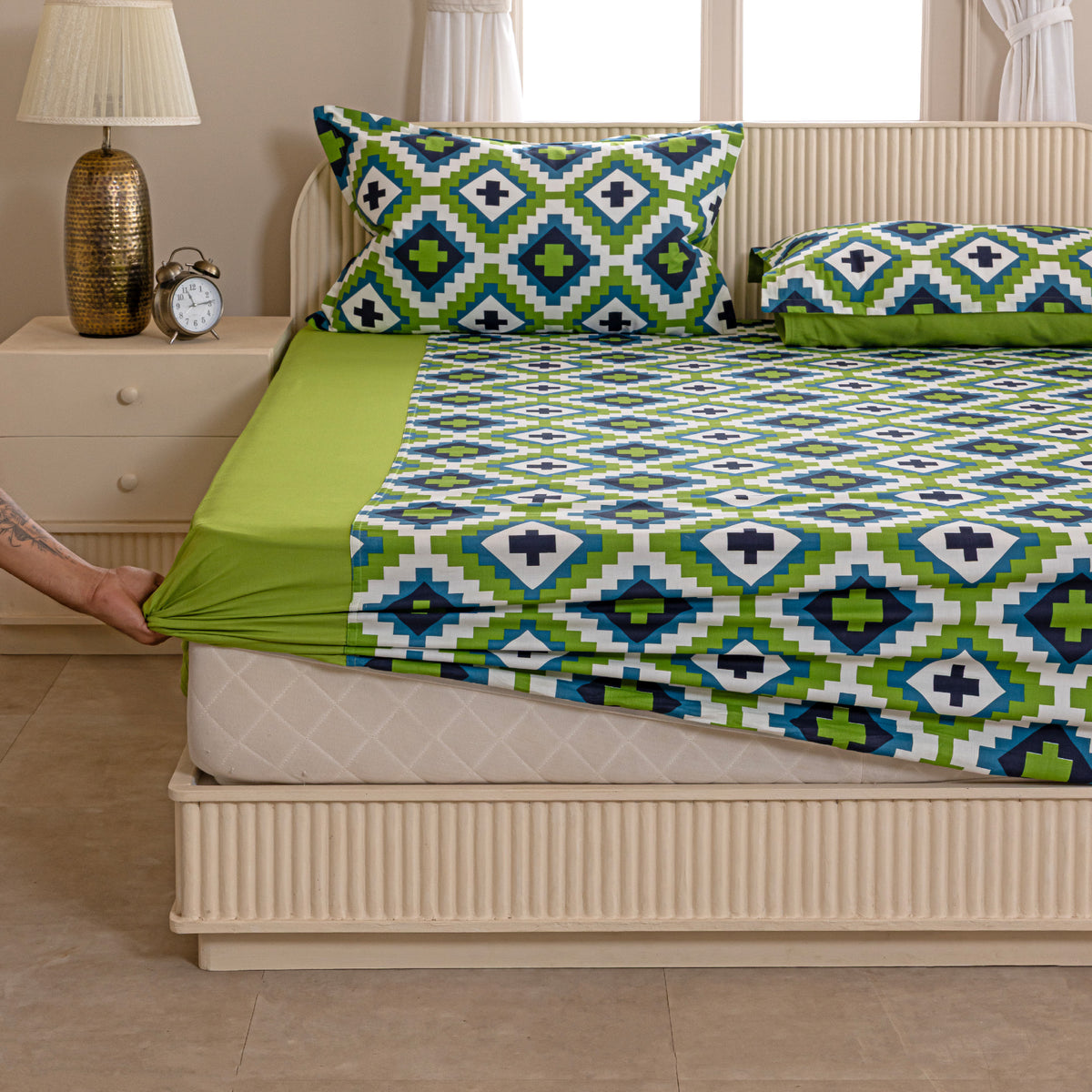 Sky Blossom Vine 200 TC Pure Cotton Fitted Bedsheet Set with Pillow Cover