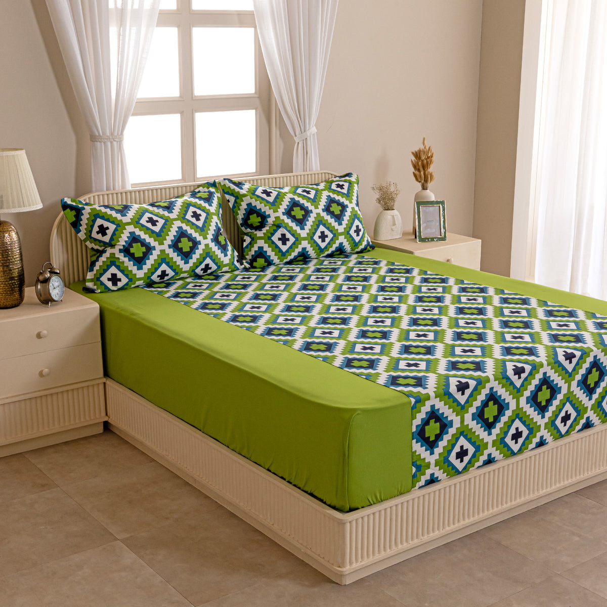Sky Blossom Vine 200 TC Pure Cotton Fitted Bedsheet Set with Pillow Cover