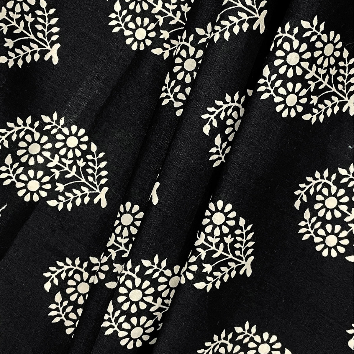 Monochrome Floral Medallions 200 TC Pure Cotton Bedsheet Set with Pillow Cover