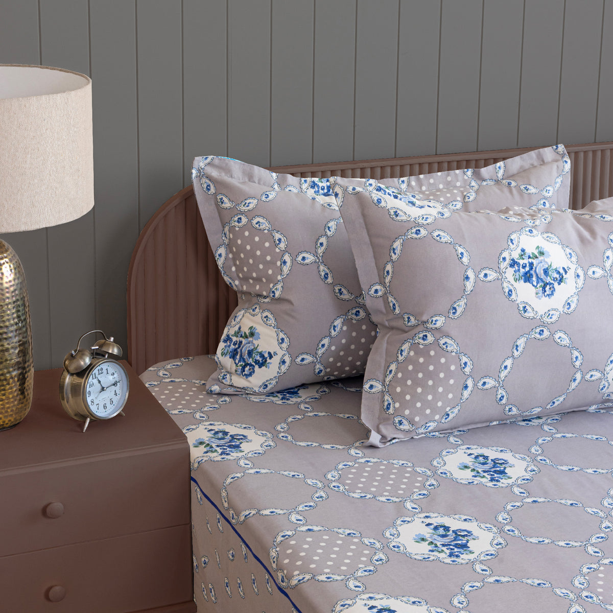 Dove Blue Medallion Garden 144 TC Pure Cotton Bedsheet Set with Pillow Cover