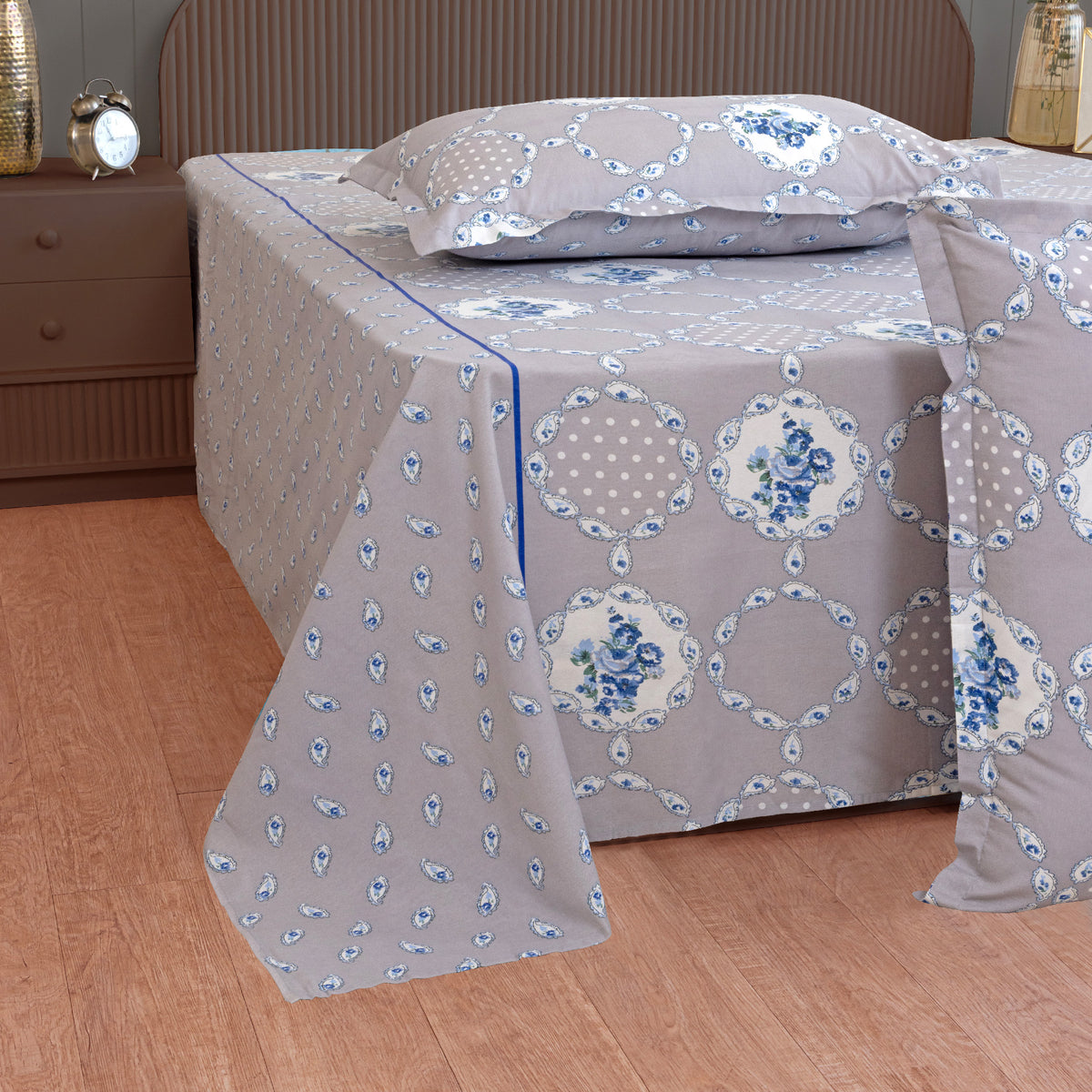 Dove Blue Medallion Garden 144 TC Pure Cotton Bedsheet Set with Pillow Cover