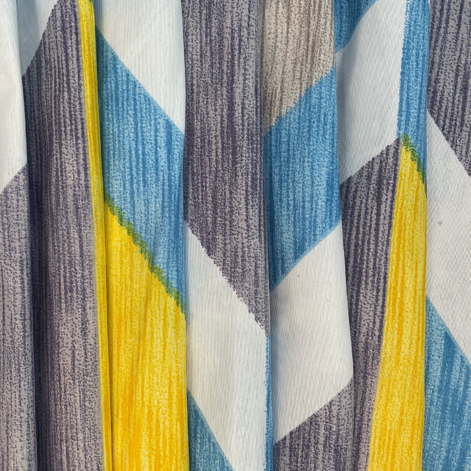 Geometric Skyline Double Queen Bedsheet - Modern Abstract Design in Blue & Yellow