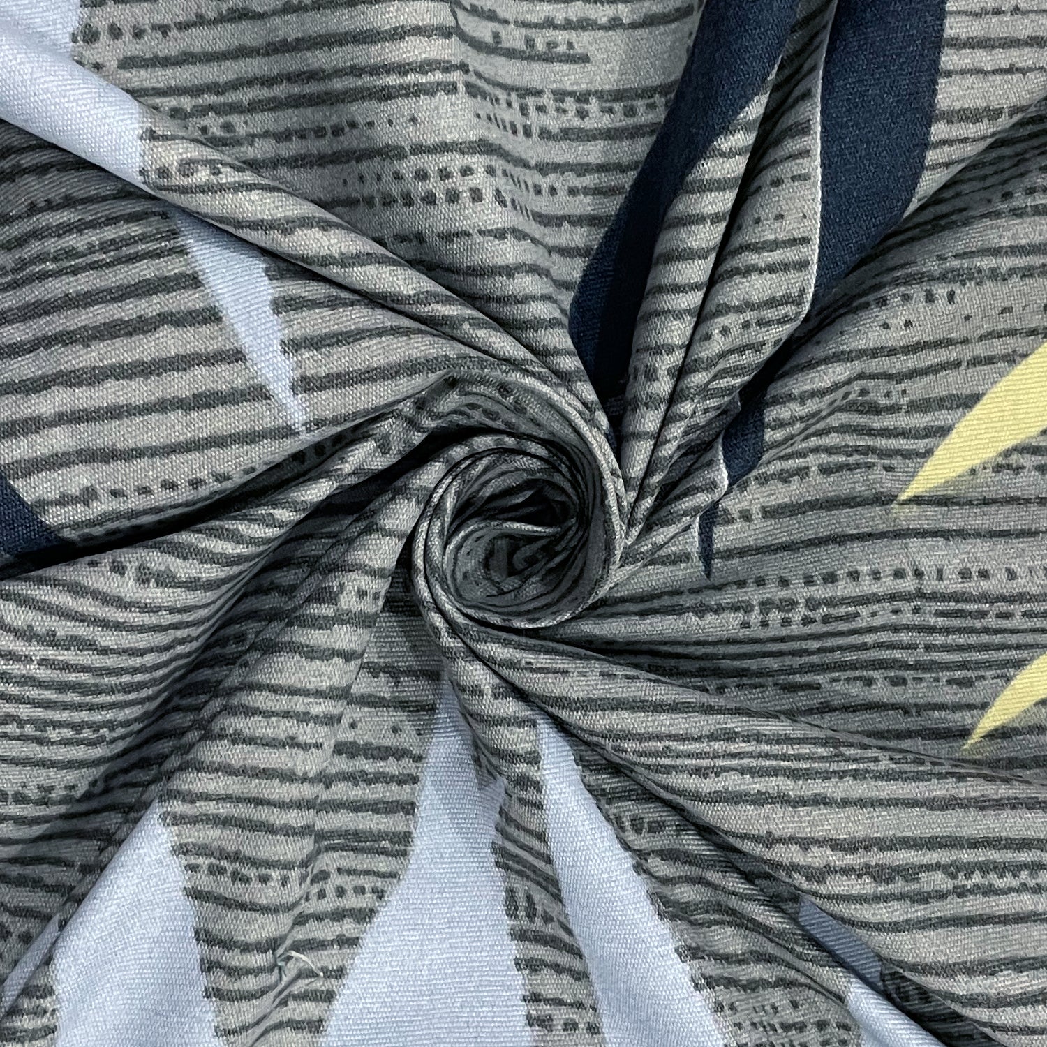 Tropical Breeze Double Queen Bedsheet - Soft Pastel Palm Leaf Pattern for a Fresh, Modern Look