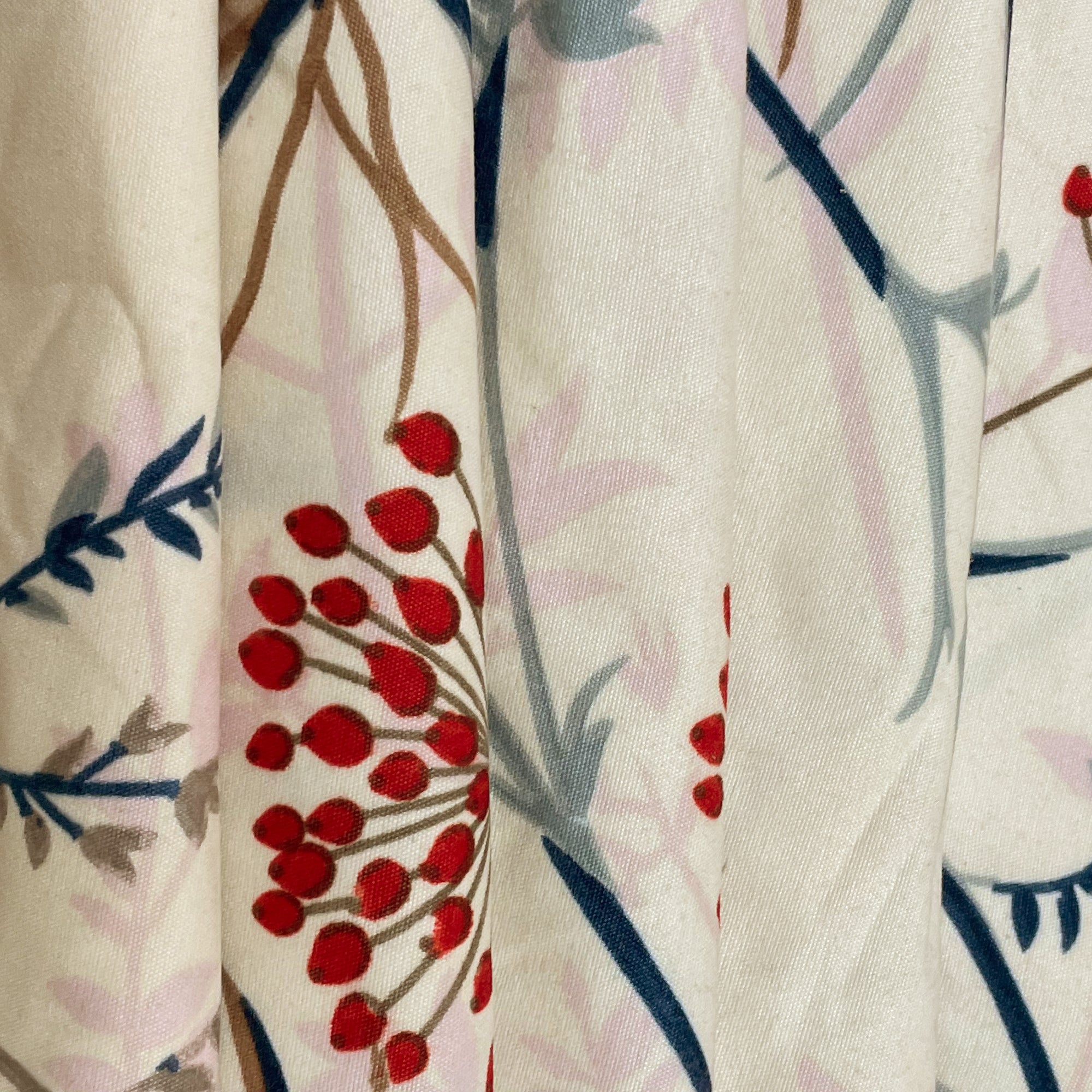 Elegant Meadow Bloom Double Queen Bedsheet - Soft Beige Base with Delicate Floral Vines