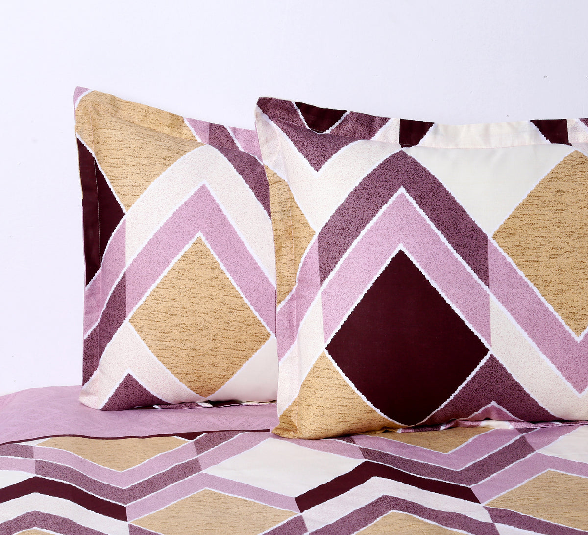 Plum Diamond Chevron 144 TC Pure Cotton Bedsheet Set with Pillow Cover