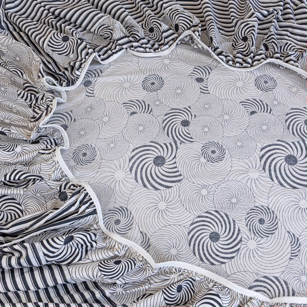 Midnight Swirl White & Navy Blue Geometric 160 TC Pure Cotton Bedsheet with Pillow Cover