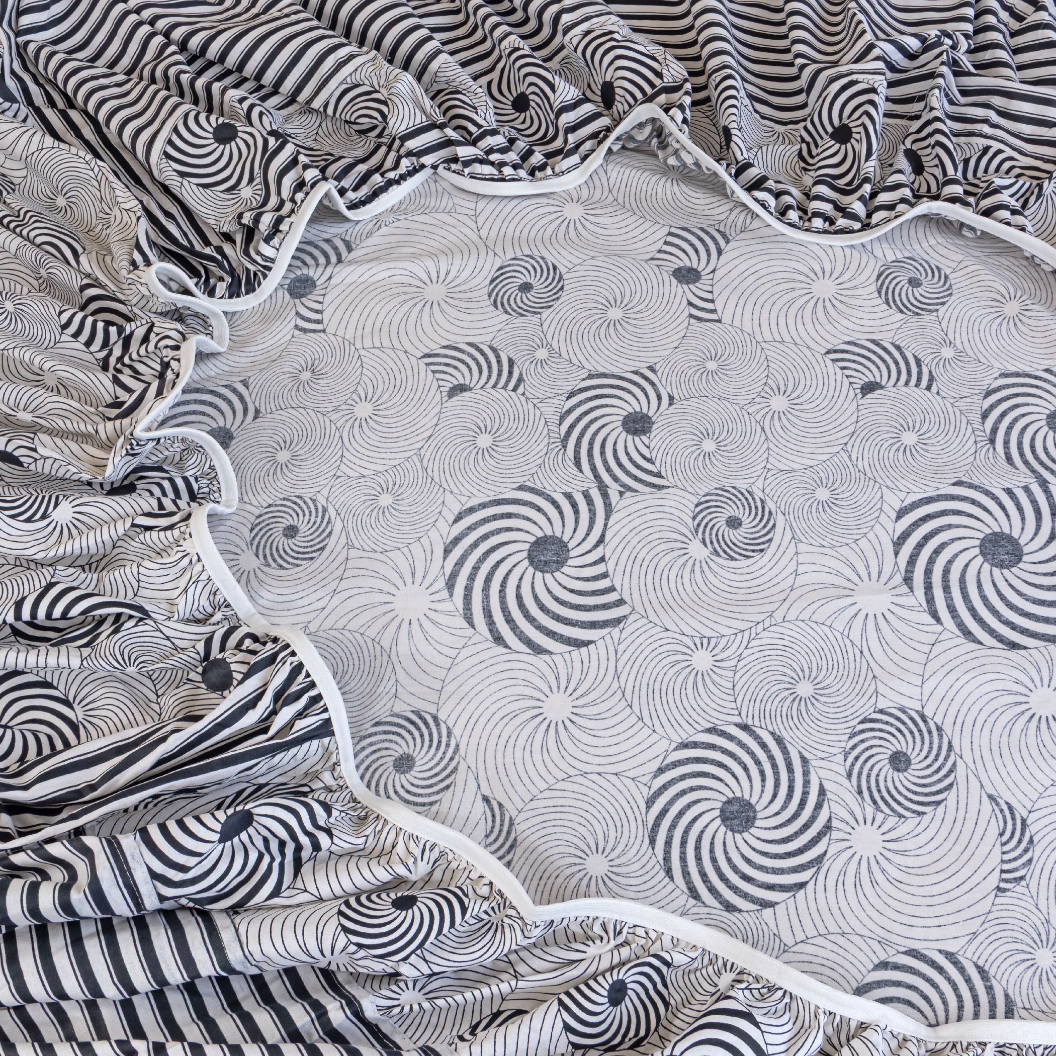 Midnight Swirl White & Navy Blue Geometric 160 TC Pure Cotton Bedsheet with Pillow Cover