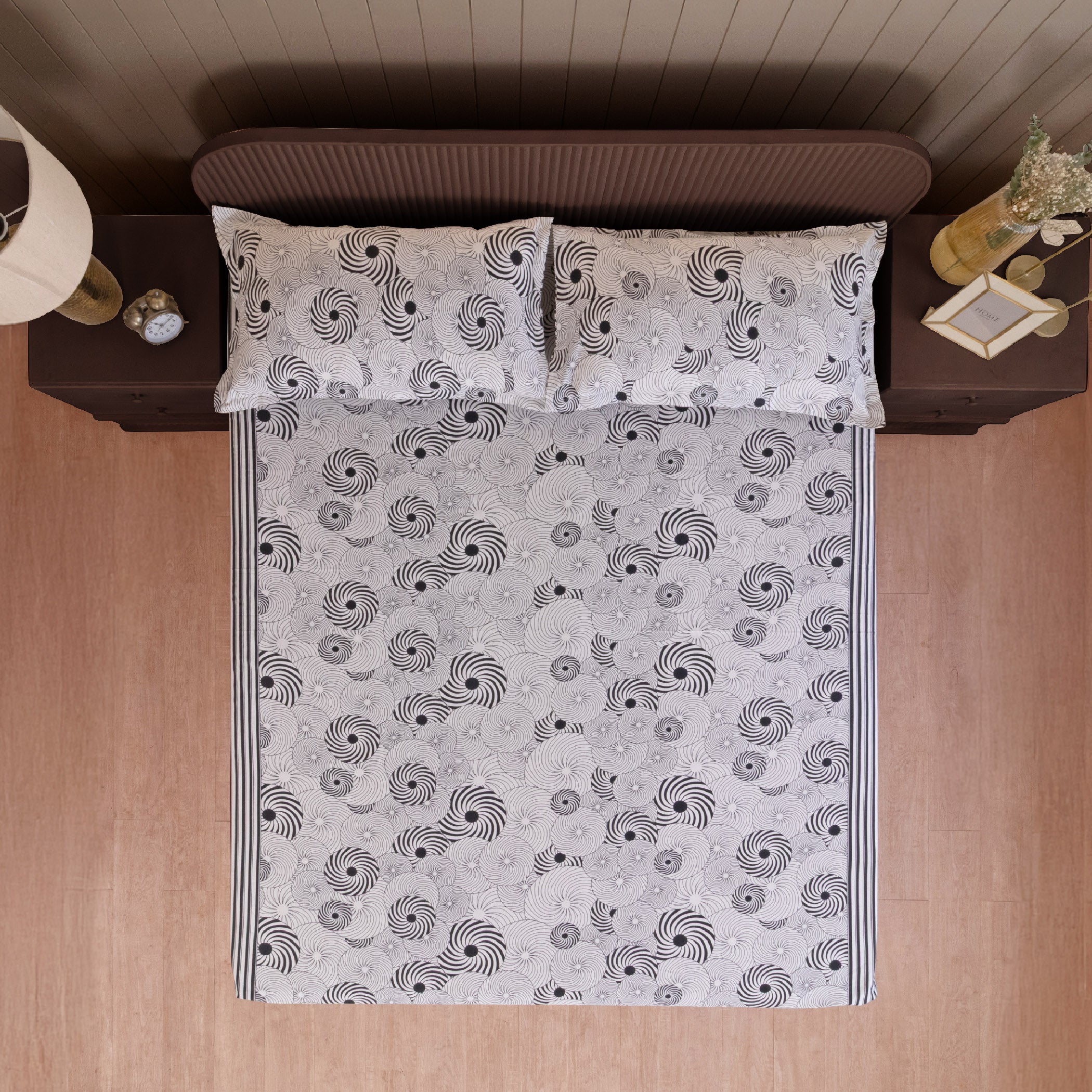 Midnight Swirl White & Navy Blue Geometric 160 TC Pure Cotton Bedsheet with Pillow Cover