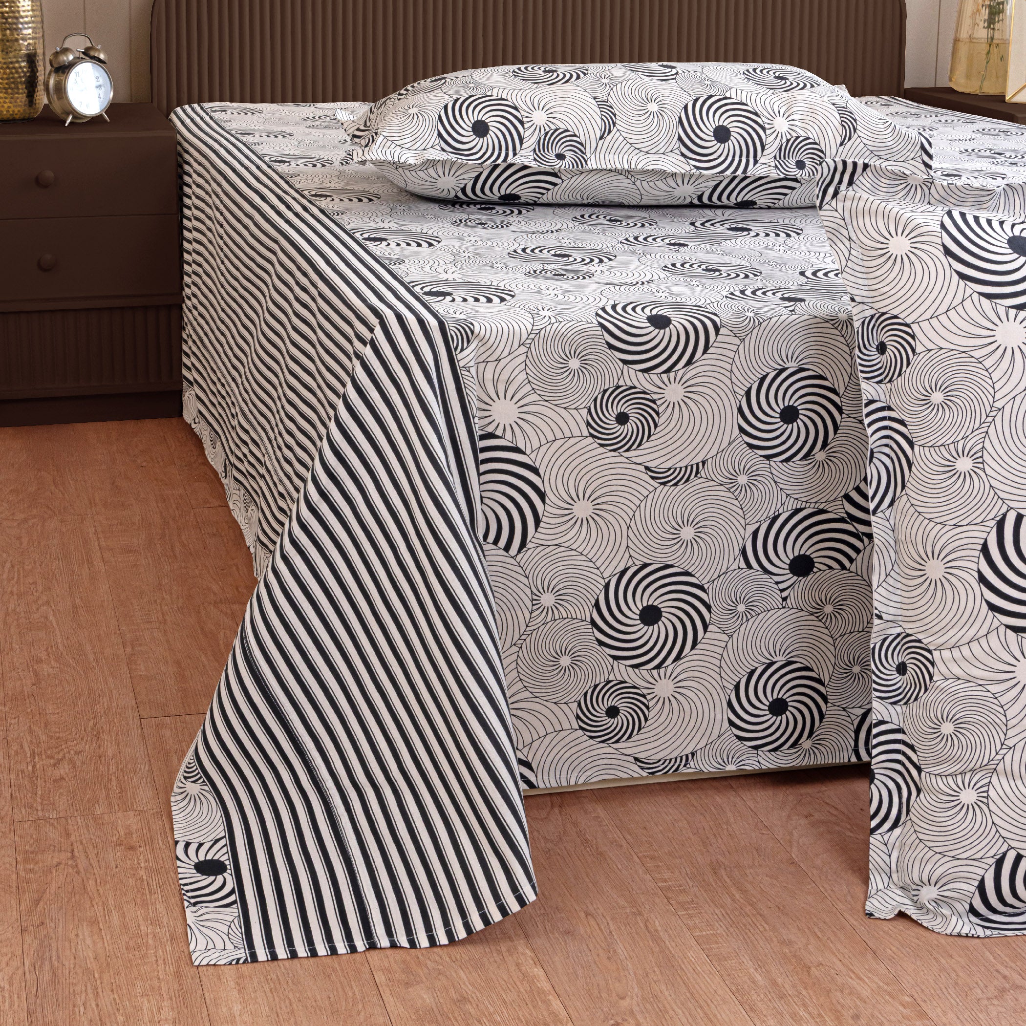 Midnight Swirl White & Navy Blue Geometric 160 TC Pure Cotton Bedsheet with Pillow Cover