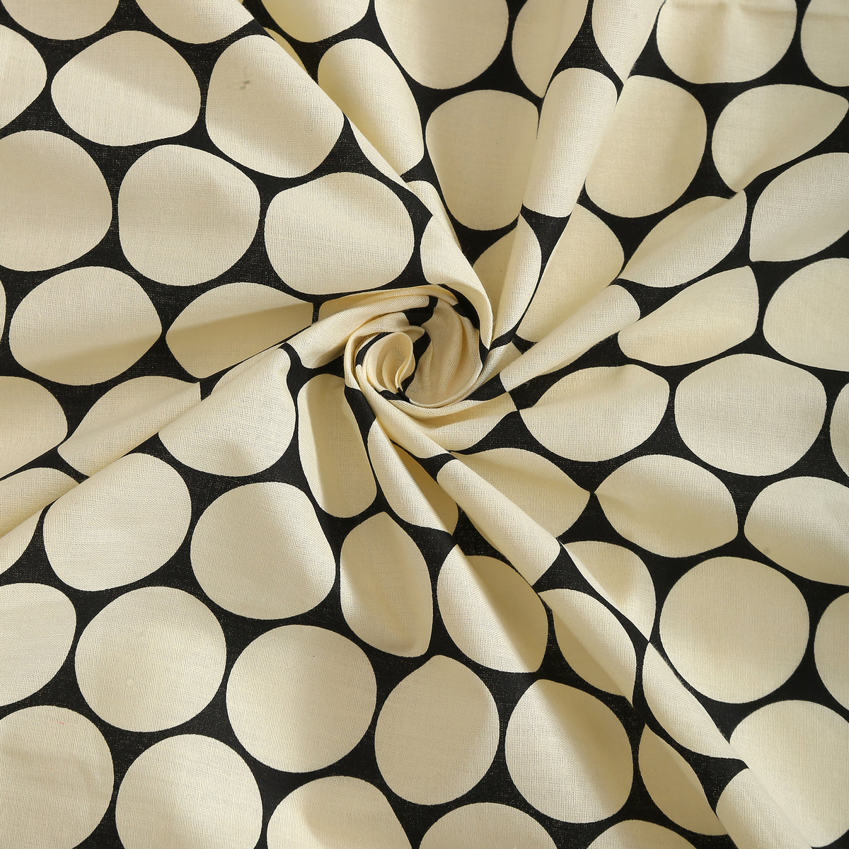 Ivory Black Pebble Waves 144 TC Pure Cotton Bedsheet Set with Pillow Cover