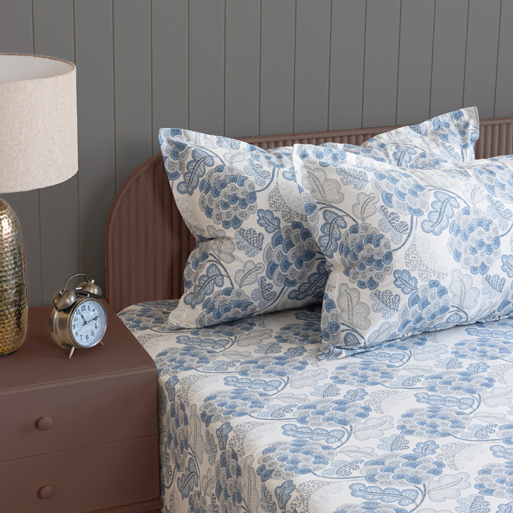 Blue Vineyard White & Blue Botanical 160 TC Pure Cotton Bedsheet with Pillow Cover