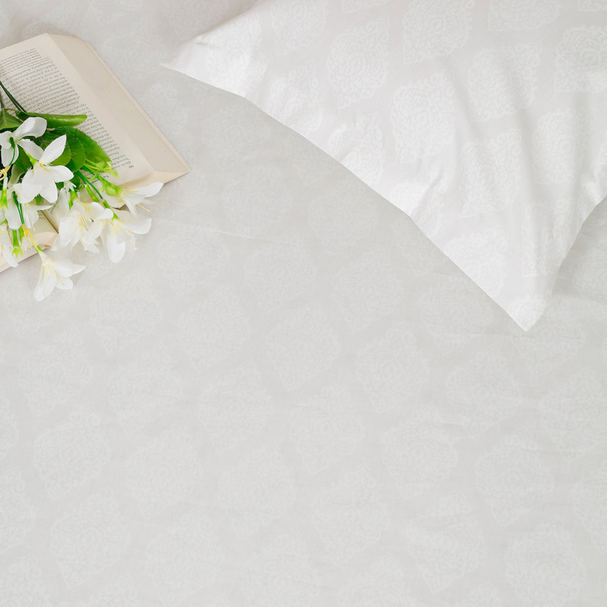Ivory Damask Lattice 250 TC Pure Cotton Bedsheet Set with Pillow Cover